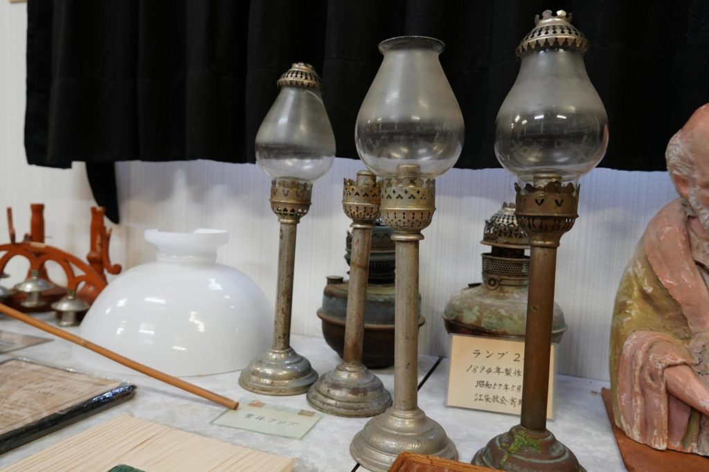 三井楽教会　資料室のランプ