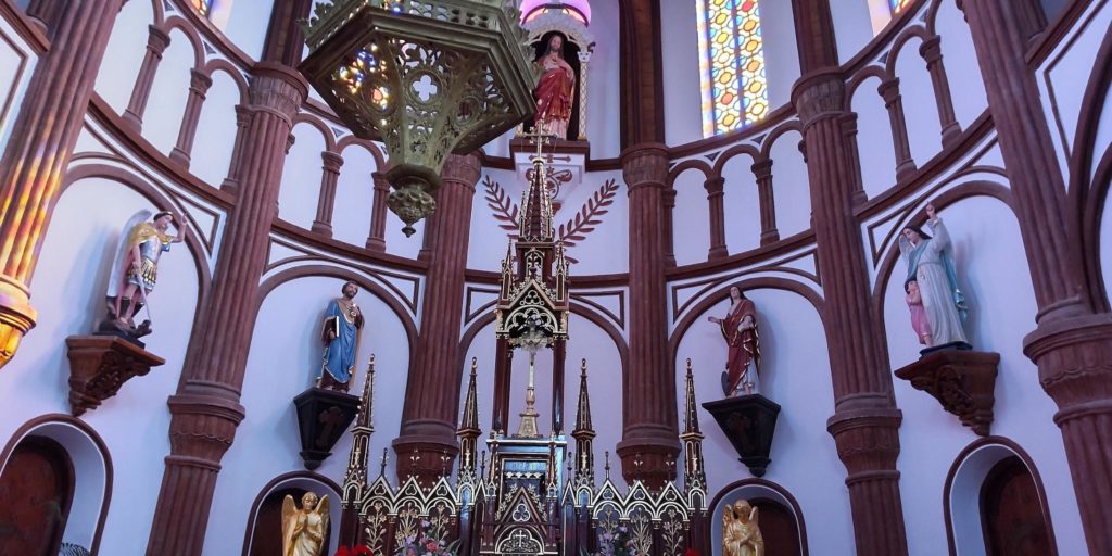 黒島天主堂の聖像たち